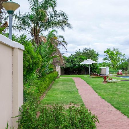 Bakenskraal Ostrich Palace Oudtshoorn Exterior foto